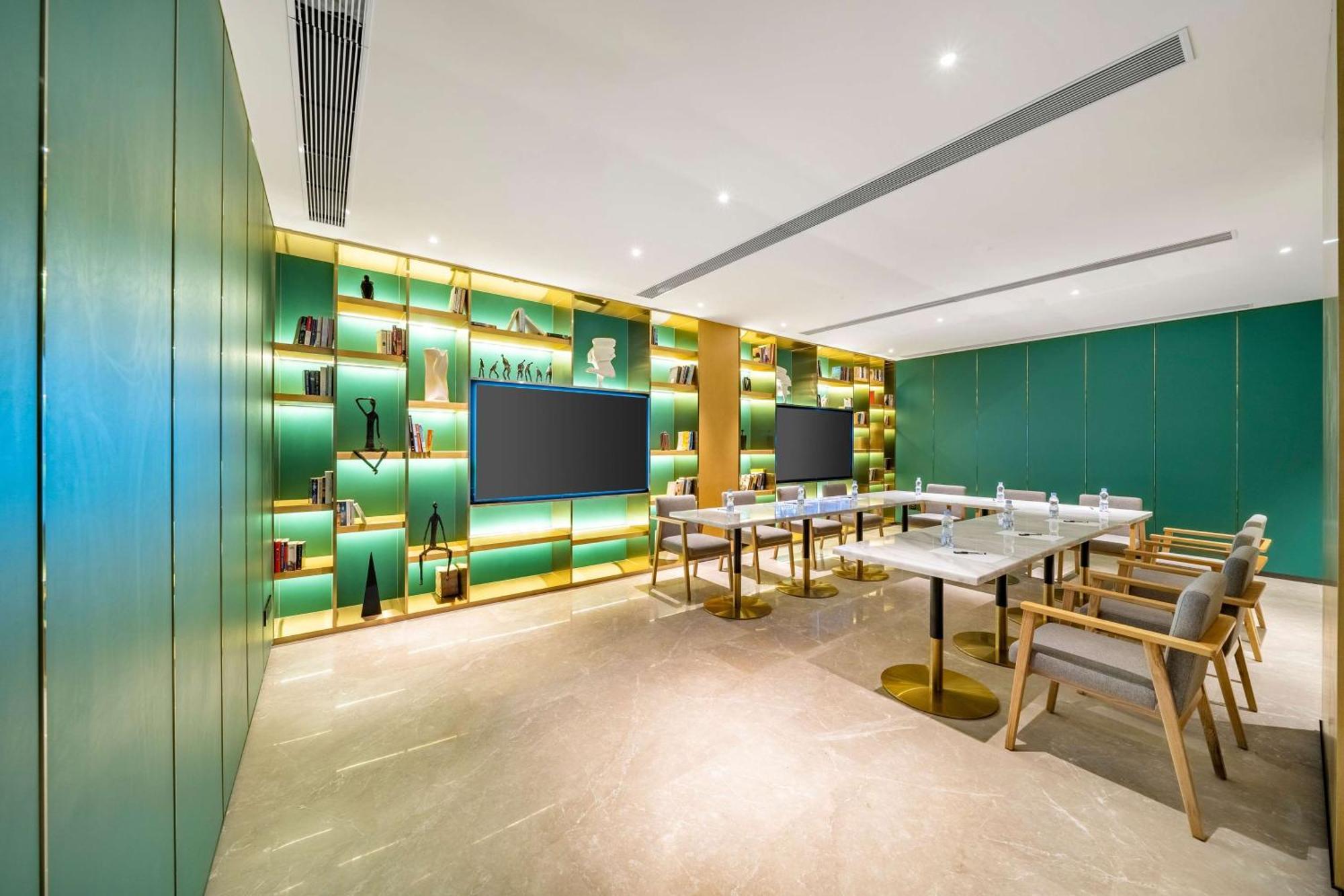 Hilton Garden Inn Chengdu Kuanzhai Alley Екстериор снимка