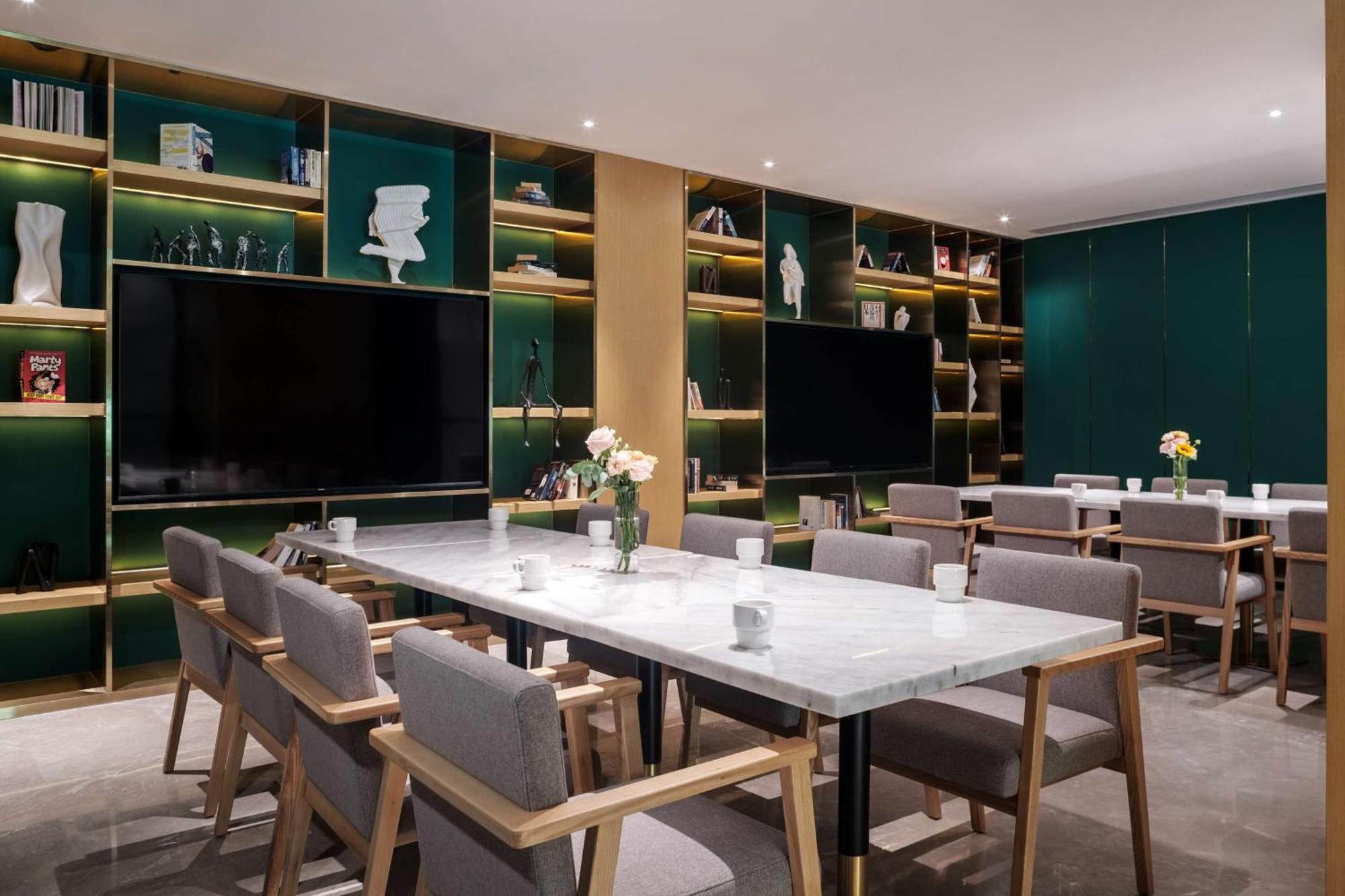 Hilton Garden Inn Chengdu Kuanzhai Alley Екстериор снимка